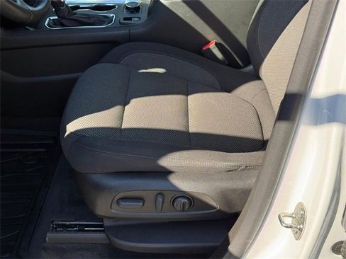 Used 2023 Chevrolet Traverse LT image 18