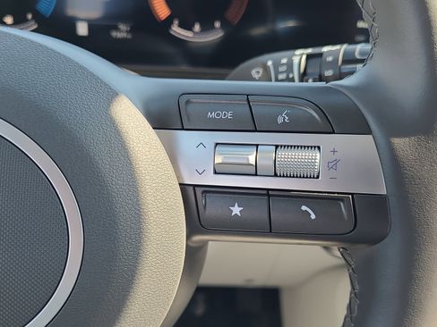 Used 2025 Hyundai Kona SEL FWD image 13