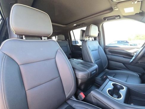 Used 2023 Chevrolet Suburban Premier w/ Advanced Technology Package image 21