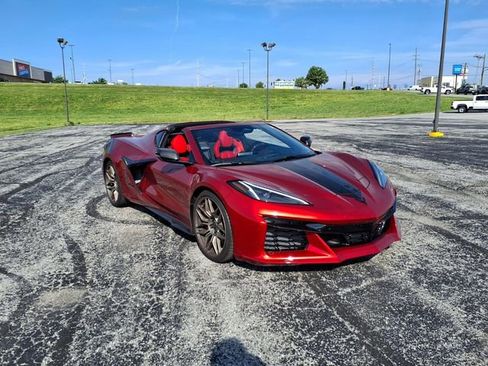 Used 2025 Chevrolet Corvette Z06 RWD image 5