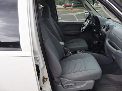 Used 2006 Jeep Liberty Sport AWD/4WD image 22