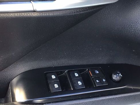 Used 2018 Toyota Camry SE image 19