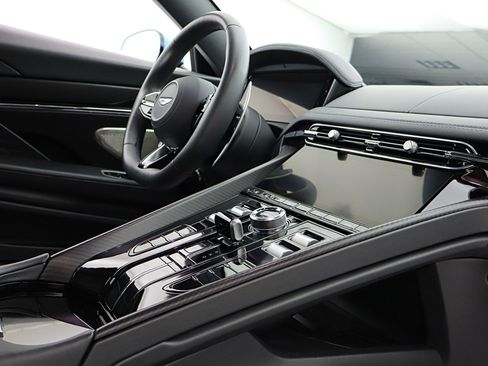 Used 2024 Aston Martin DB12 Coupe RWD image 29