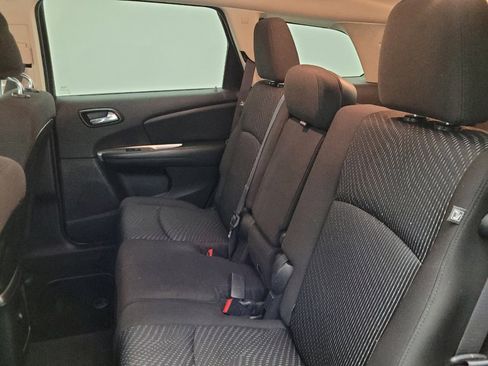 Used 2017 Dodge Journey SXT w/ Comfort/Convenience Group image 18