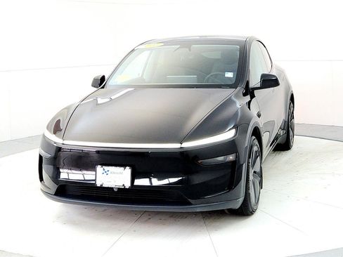 Used 2026 Tesla Model Y Long Range image 2