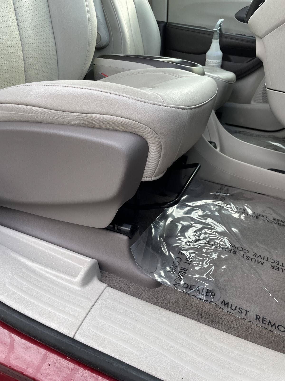 Used 2020 Chrysler Pacifica Touring-L FWD image 28