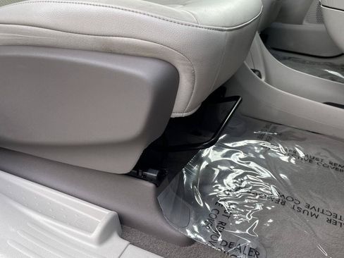 Used 2020 Chrysler Pacifica Touring-L FWD image 28