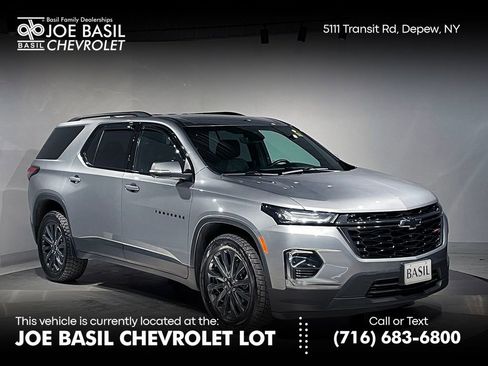 Used 2023 Chevrolet Traverse RS image 1