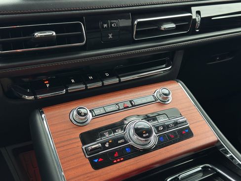 Used 2024 Lincoln Aviator Reserve AWD/4WD image 22