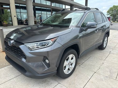 Used 2021 Toyota RAV4 XLE w/ XLE Grade Weather Package AWD/4WD image 1