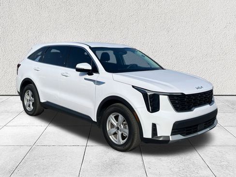Used 2025 Kia Sorento LX image 1