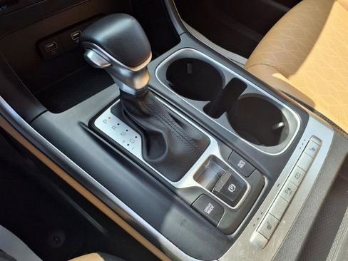 Certified 2024 Kia Carnival LX image 17