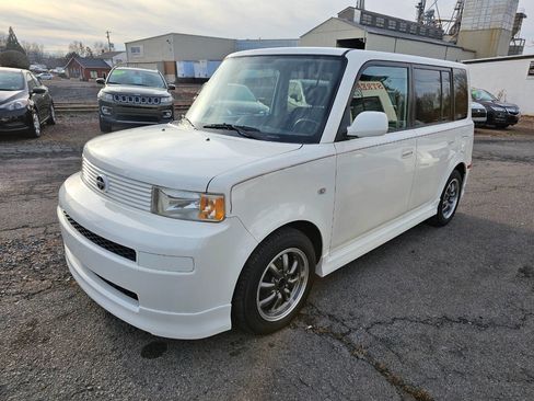Used 2005 Scion xB image 3