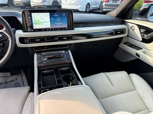 Certified 2025 Lincoln Aviator Black Label AWD/4WD image 31