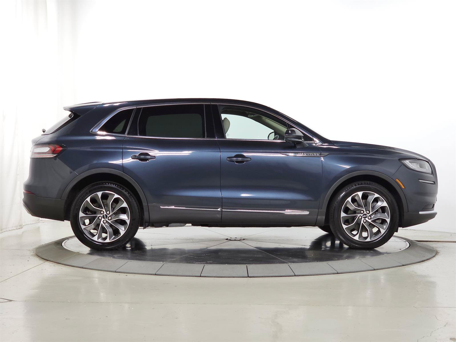 Used 2021 Lincoln Nautilus Reserve AWD/4WD image 10