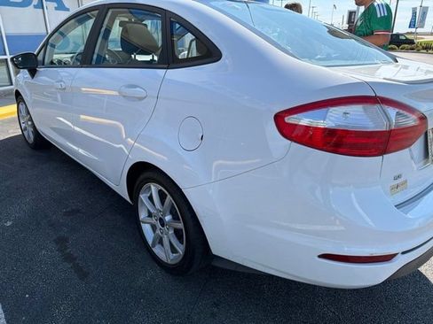 Used 2015 Ford Fiesta SE w/ Equipment Group 201A FWD image 4