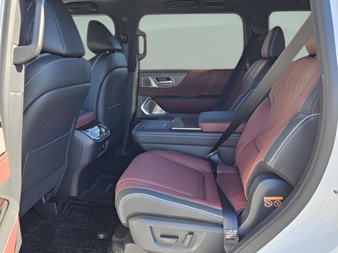 New 2026 INFINITI QX80 Autograph w/ Premium Cargo Package AWD/4WD image 11