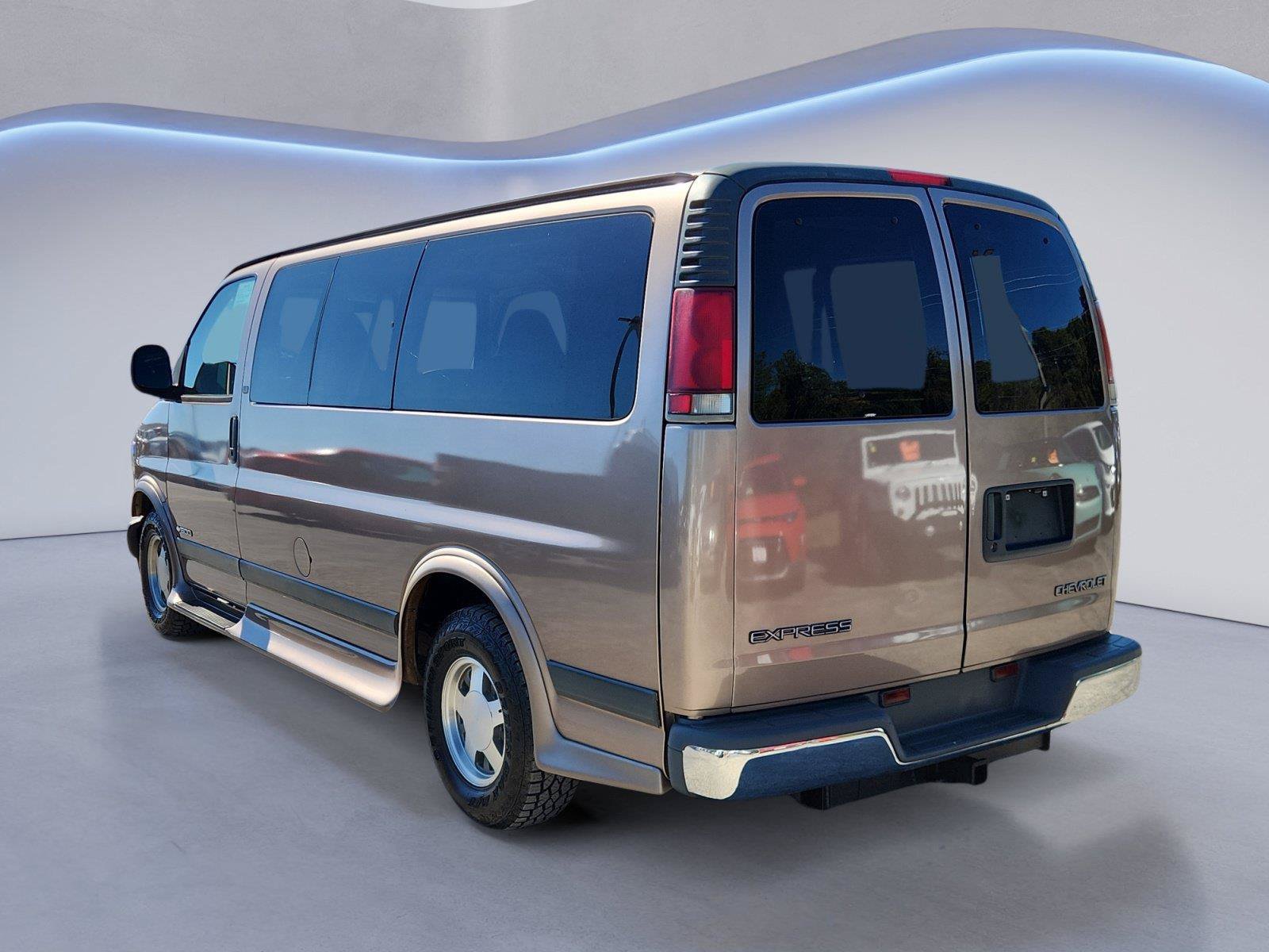 Used 2001 Chevrolet Express 1500 Passenger w/ LS Preferred Equipment Group RWD image 5