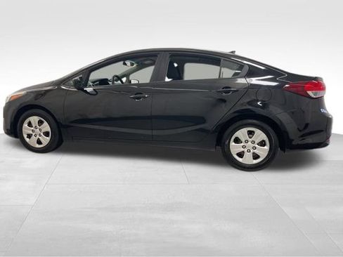 Used 2018 Kia Forte LX image 3