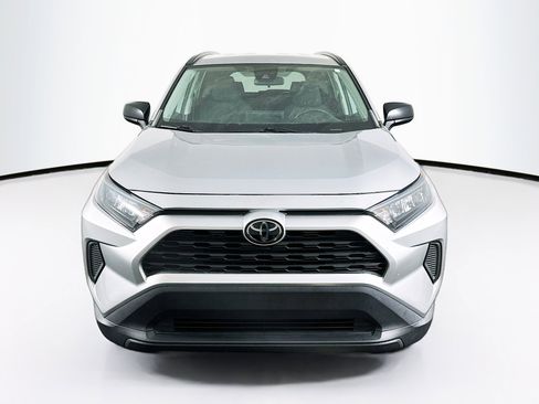 Used 2021 Toyota RAV4 LE image 2