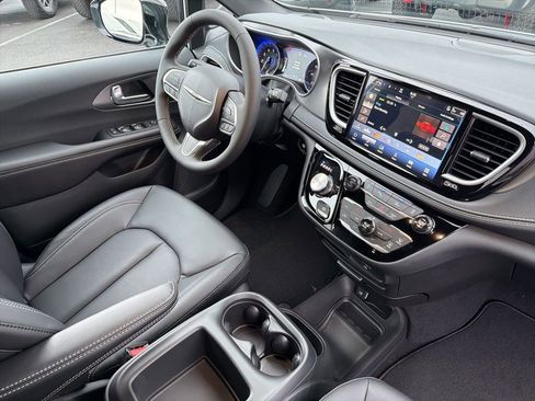 New 2026 Chrysler Pacifica Select image 27