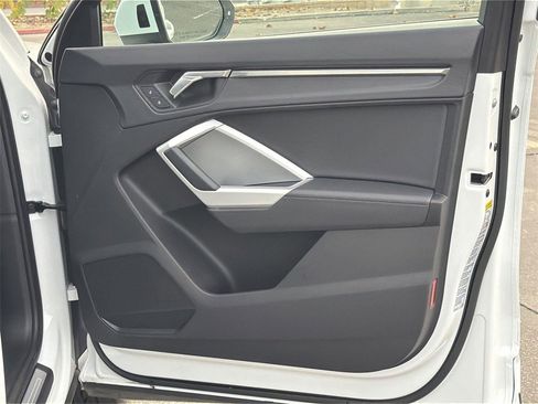 Used 2024 Audi Q3 2.0T Premium image 30