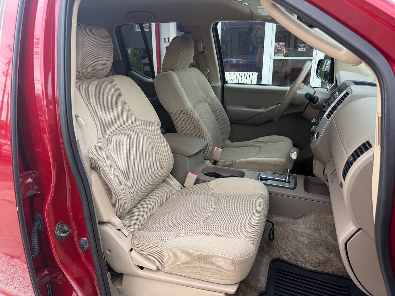 Used 2011 Nissan Frontier SV w/ SV Premium Utility Pkg RWD image 6