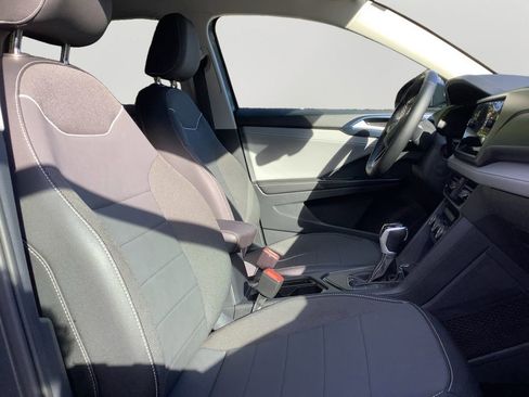 Used 2024 Volkswagen Taos SE image 12