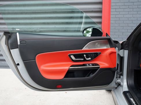 Used 2022 Mercedes-Benz SL 55 AMG 4MATIC image 9
