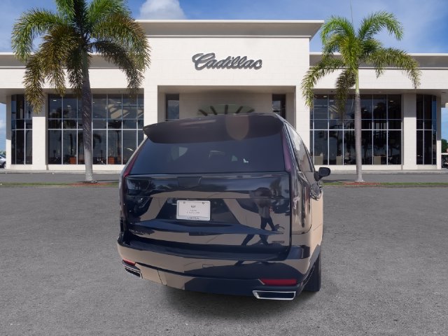 Used 2024 Cadillac Escalade Premium Luxury AWD/4WD image 13