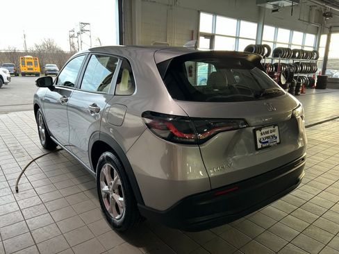 Used 2023 Honda HR-V LX image 6