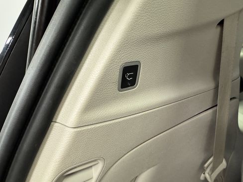 Used 2021 Chrysler Pacifica Touring-L image 13