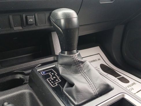 Used 2022 Toyota Tacoma SR image 11