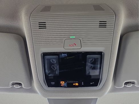 Used 2025 Volkswagen Atlas SE FWD image 19