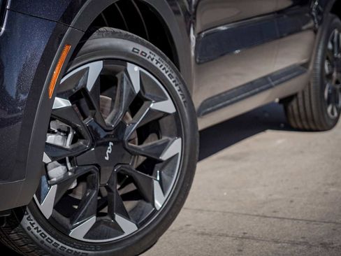 Certified 2025 Kia Sorento EX w/ Panoramic Sunroof Package image 2