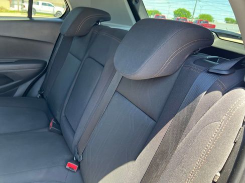 Used 2017 Chevrolet Trax LT AWD/4WD image 19
