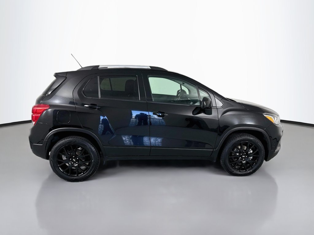 Used 2022 Chevrolet Trax LT w/ Premium Seat Package AWD/4WD image 8