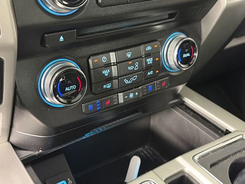 Used 2018 Ford F150 Lariat w/ Equipment Group 502A Luxury AWD/4WD image 21