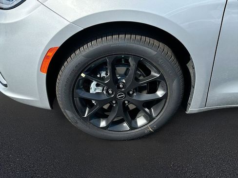 New 2026 Chrysler Pacifica Select w/ S Appearance Package image 39