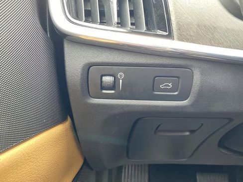 Used 2018 Volvo V90 T6 Cross Country w/ Protection Package image 25