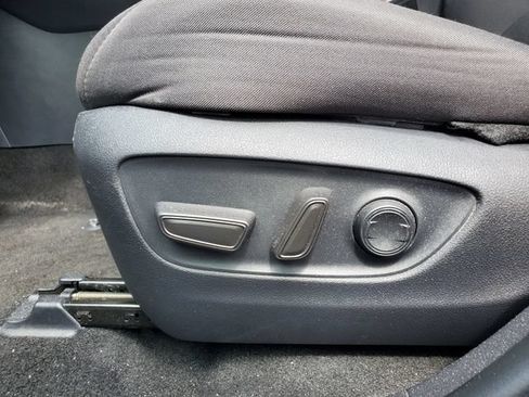 Used 2025 Toyota RAV4 XLE AWD/4WD image 17