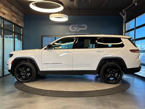 Used 2023 Jeep Grand Cherokee L Laredo AWD/4WD image 6