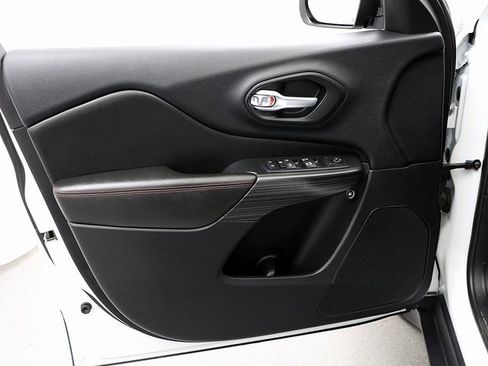 Used 2016 Jeep Cherokee Trailhawk w/ Leather Interior Group image 22