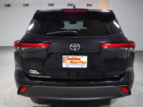 Used 2020 Toyota Highlander XLE FWD image 8