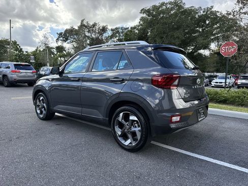 Used 2024 Hyundai Venue Limited image 27