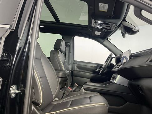 Used 2024 GMC Yukon XL SLT image 39