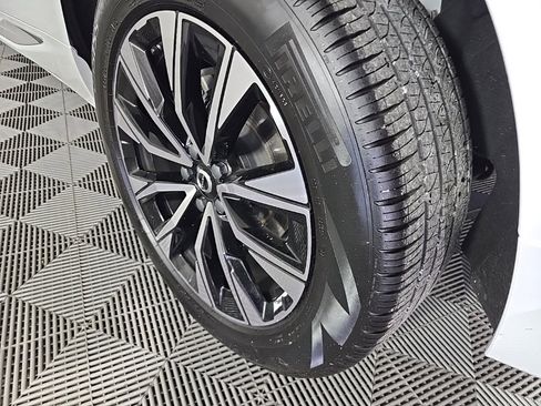 Certified 2023 Volvo XC60 B5 Plus w/ Climate Package image 13