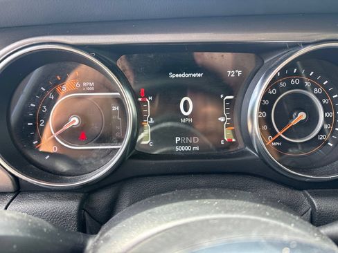 Used 2021 Jeep Wrangler Unlimited Sahara AWD/4WD image 12