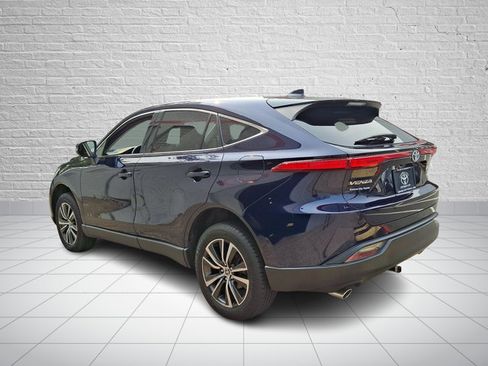 Used 2023 Toyota Venza LE AWD/4WD image 4