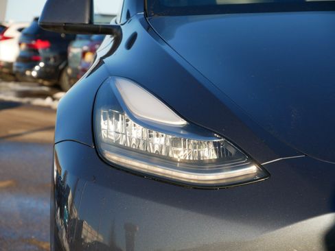 Used 2021 Tesla Model Y Long Range image 16